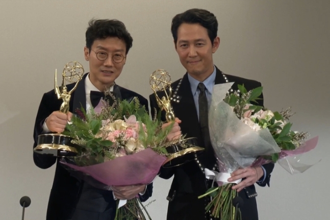 이정재와 황동혁 감독