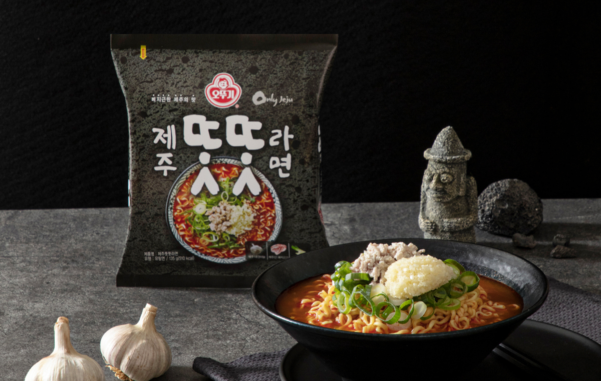 오뚜기가 제주 지역 맛집과 협업해 제주똣똣라면을 선보였다. [오뚜기 제공]