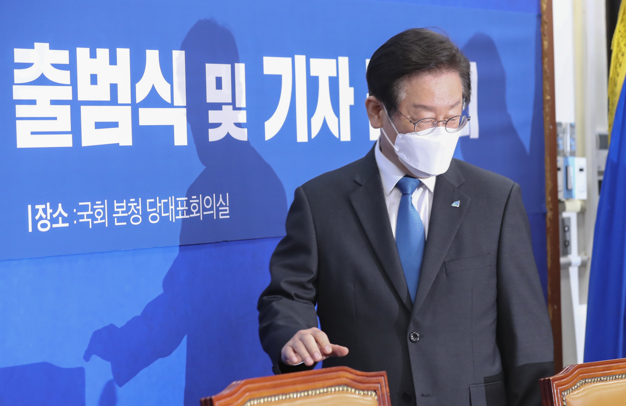 이재명 더불어민주당 대표가 13일 서울 여의도 국회에서 열린 민생경제위기대책위원회 출범식에 참석하는 모습. [연합]