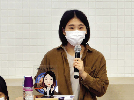 미국 실리콘밸리 현지 기업에서 인턴십 실무경험 후 베어 로보틱스 국내지사에 입사한 윤신영 씨.