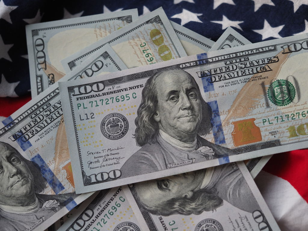 환율 1400원 바라보는데…개인은 “결국 내린다”에 베팅 - 헤럴드경제