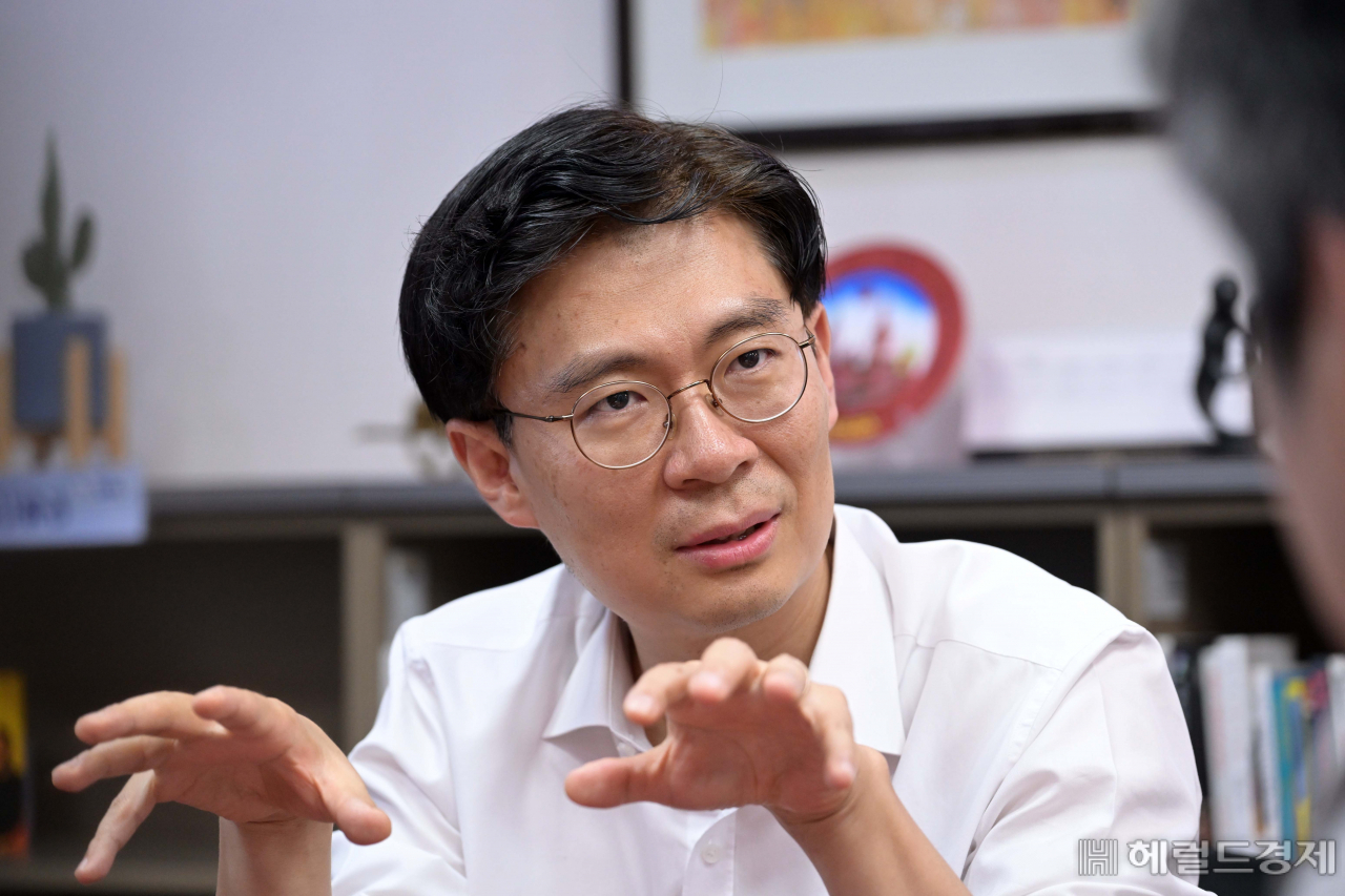 14일 오후 서울 여의도 국회 의원회관에서 시대전환 조정훈 대표가 헤럴드경제와 인터뷰를 하고 있다. 이상섭 기자