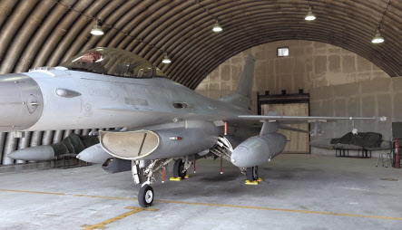 19전투비행단에서는 현재 KF-16 기체 60여 대를 직접 운용하고 있다. 현재 부대에서 운용하고 있는 KF-16 기체. [우원희·김정률 PD]