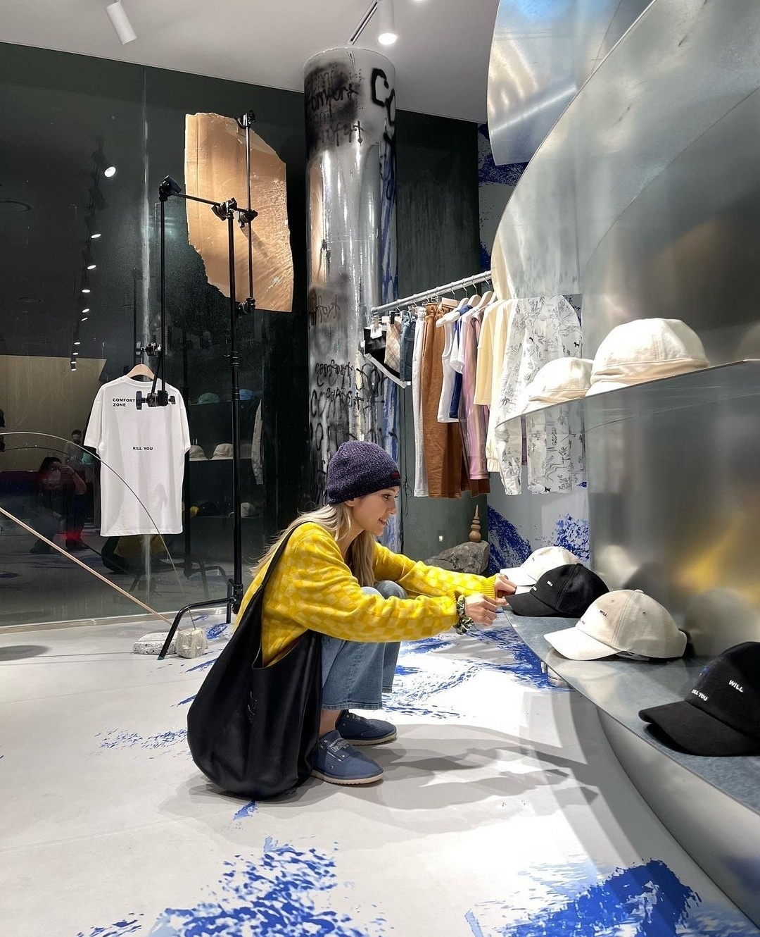 Jeon Somi looks at caps on display at the Comfort Seoul store located in Yongsan-gu, Seoul. (Jeon Somi's Instagram)