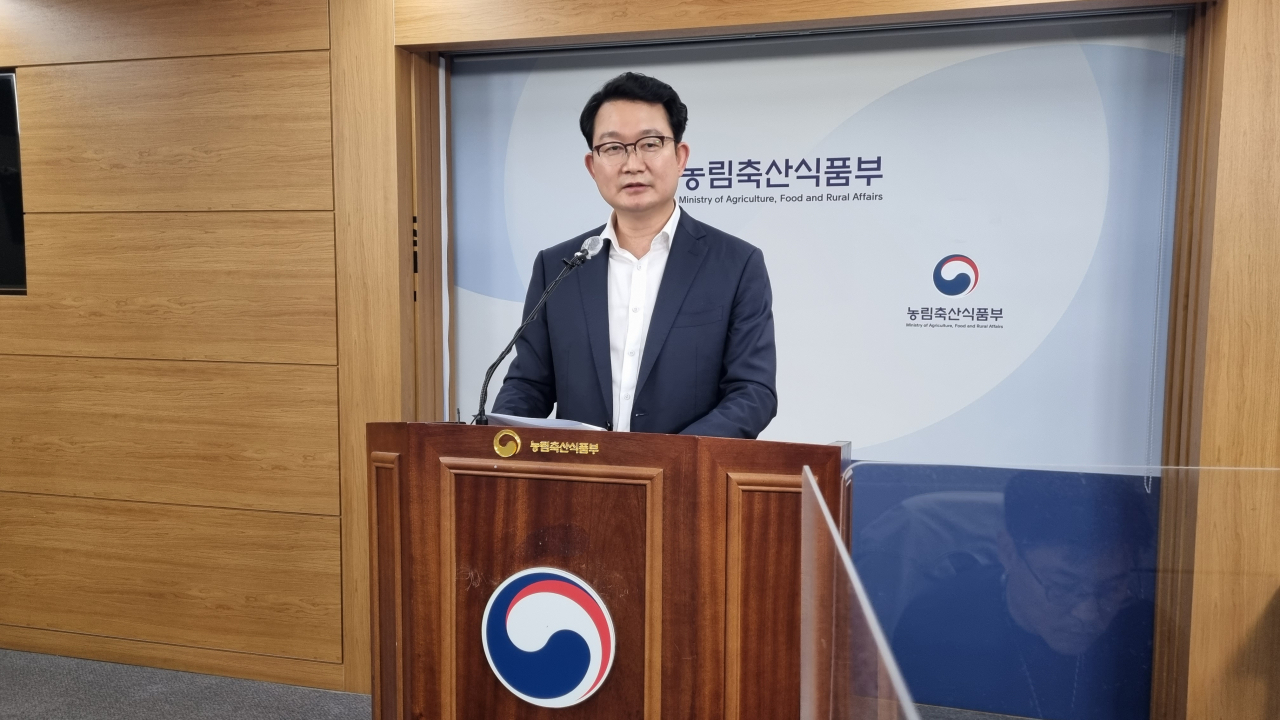 김종구 농림축산식품부 유통소비정책관이 15일 정부세종청사에서 추석이후 주요 농축산물 가격추이에 대해 브리핑하고 있다. [농림축산식품부 제공]