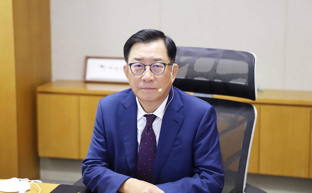 한국공인회계사회 김영식 회장이 9월15일 집무실에서 2022년도 제57회 공인회계사시험 합격자 온라인 환영행사에서 인사말을 하고 있다. [한국공인회계사회 제공]