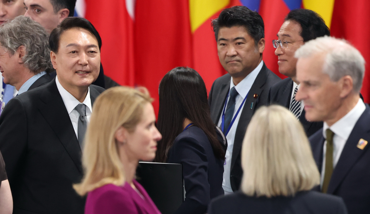 President Yoon Suk-yeol attends the NATO allies and partners summit at the IFEMA Convention Center in Madrid, Spain on Jun. 29. Behind him is Japanese Prime Minister Fumio Kishida. (Yonhap)