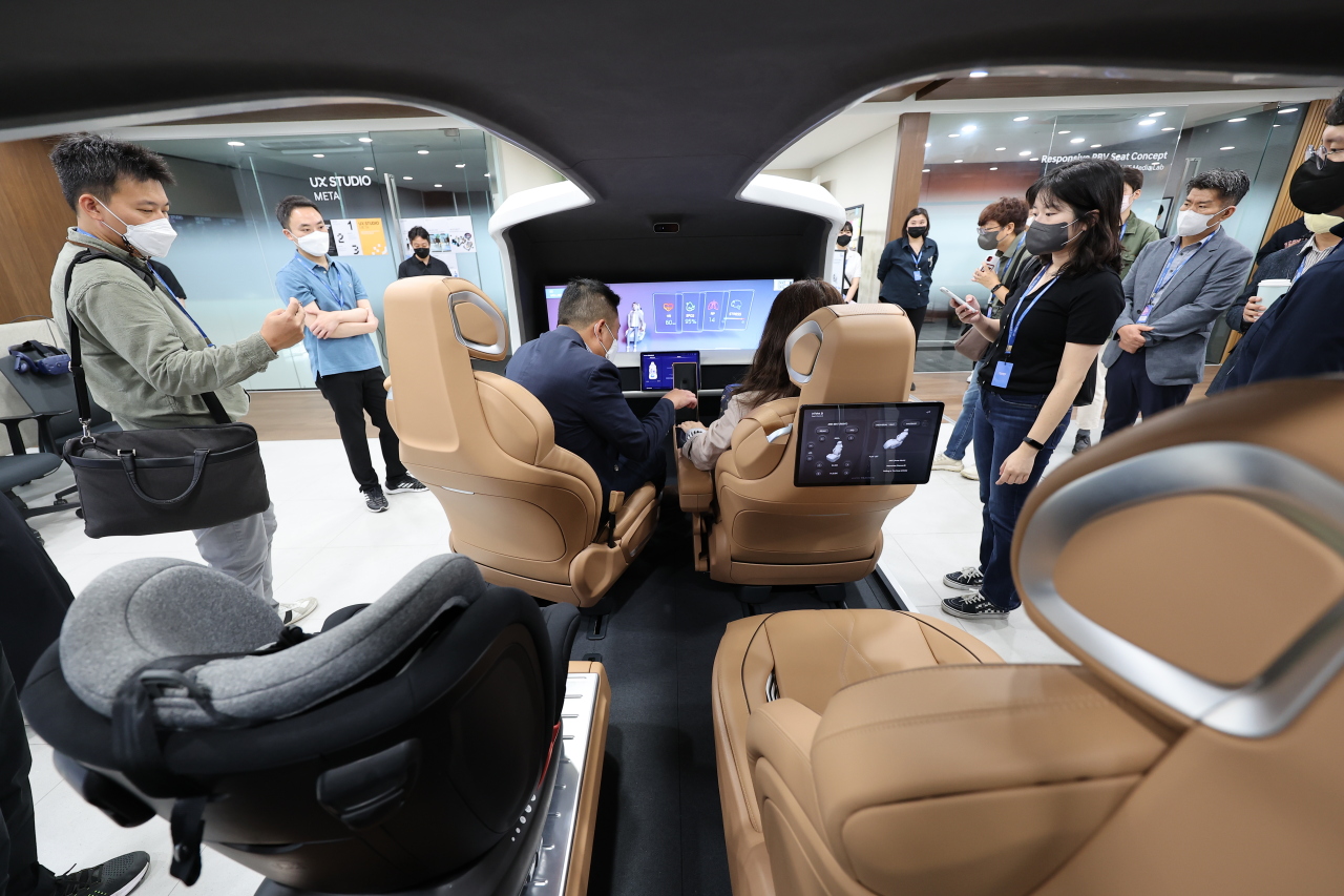 Hyundai Motor Group's multipurpose seat system is displayed during the carmaker's UX Tech Day event held in Seoul on Friday. The system optimizes seat positions for different purposes like a parent with a baby. (Yonhap)