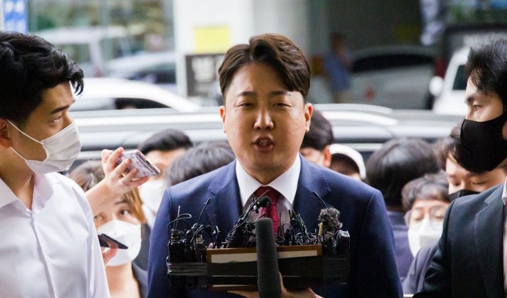 Ex-leader of the ruling People Power Party Lee Jun-seok was suspended in June by the ethics committee over allegations related to sexual bribery scandal. (Yonhap)