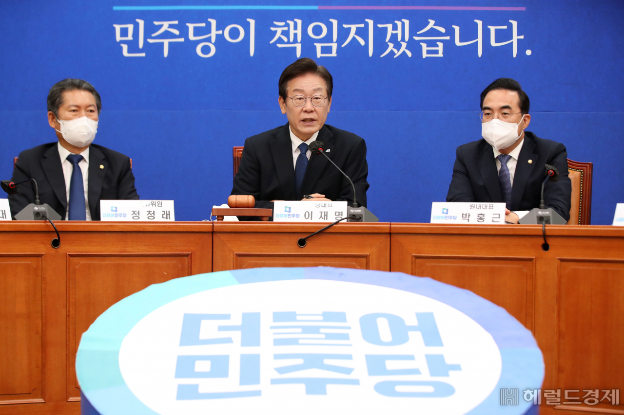 이재명 더불어민주당 대표가 19일 서울 여의도 국회에서 열린 당 최고위원회의에서 발언하고 있다. 이상섭 기자