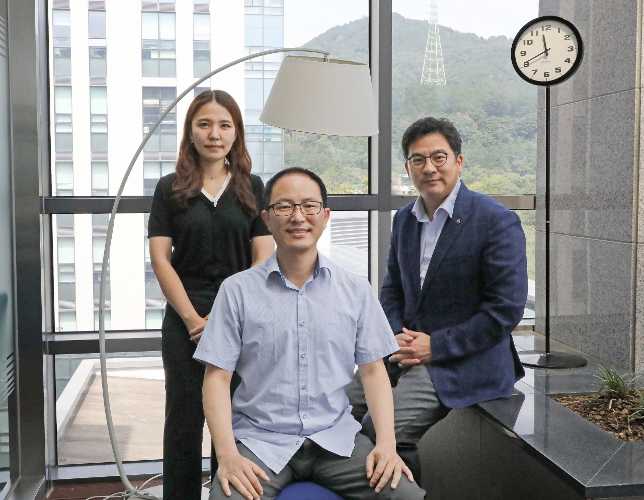 오른쪽부터 DGIST 전기전자컴퓨터공학과 황재윤, 장진호, 김혜민 교수.[DGIST 제공]