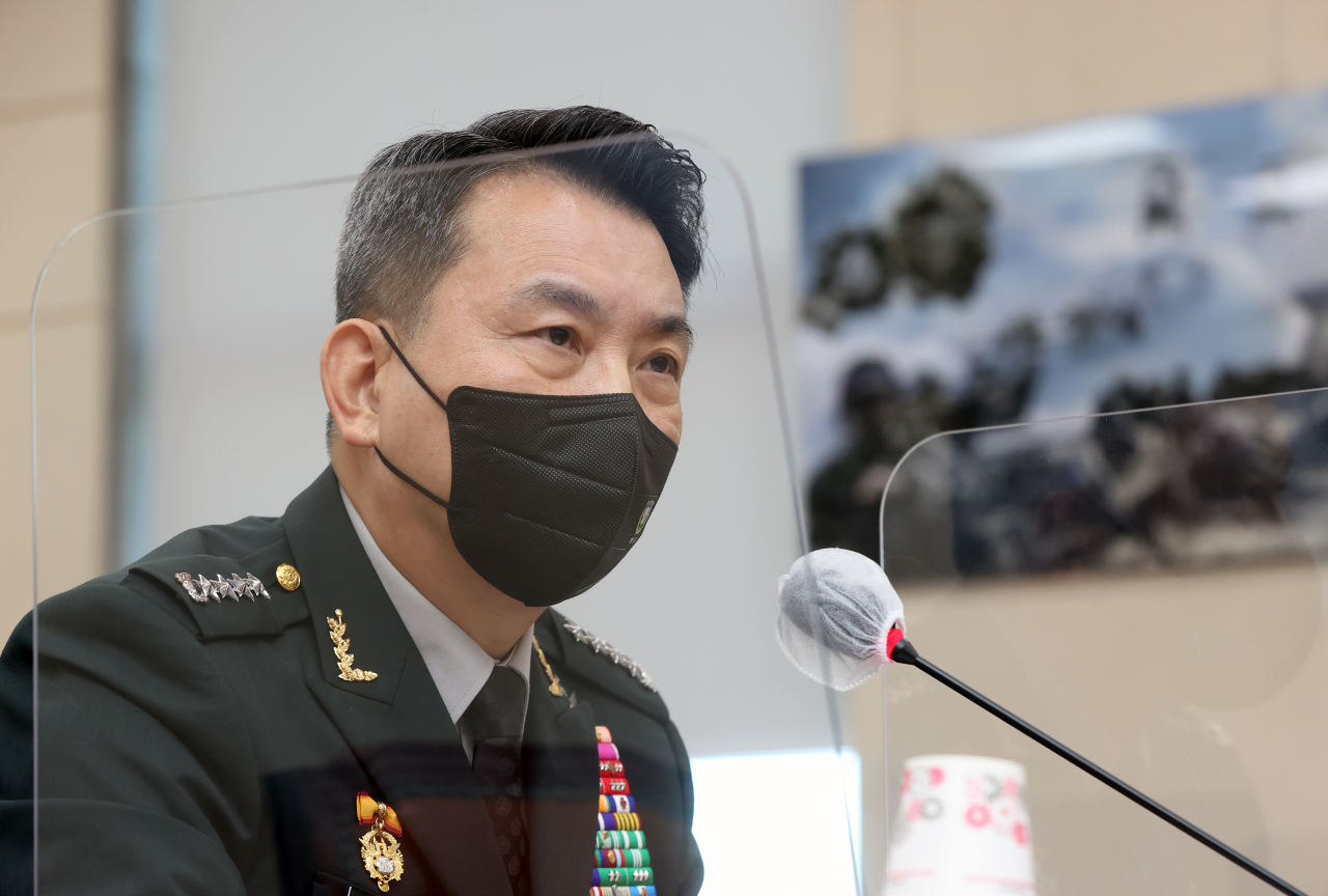 김승겸 합동참모의장은 19일 오전 국회에서 열린 국방위원회 전체회의에서 북한이 만일 핵 사용을 시도할 경우 북한 정권이 더 이상 생존할 수 있는 시나리오는 없을 것이라는 점을 각인시킬 것이라고 밝혔다. [연합]