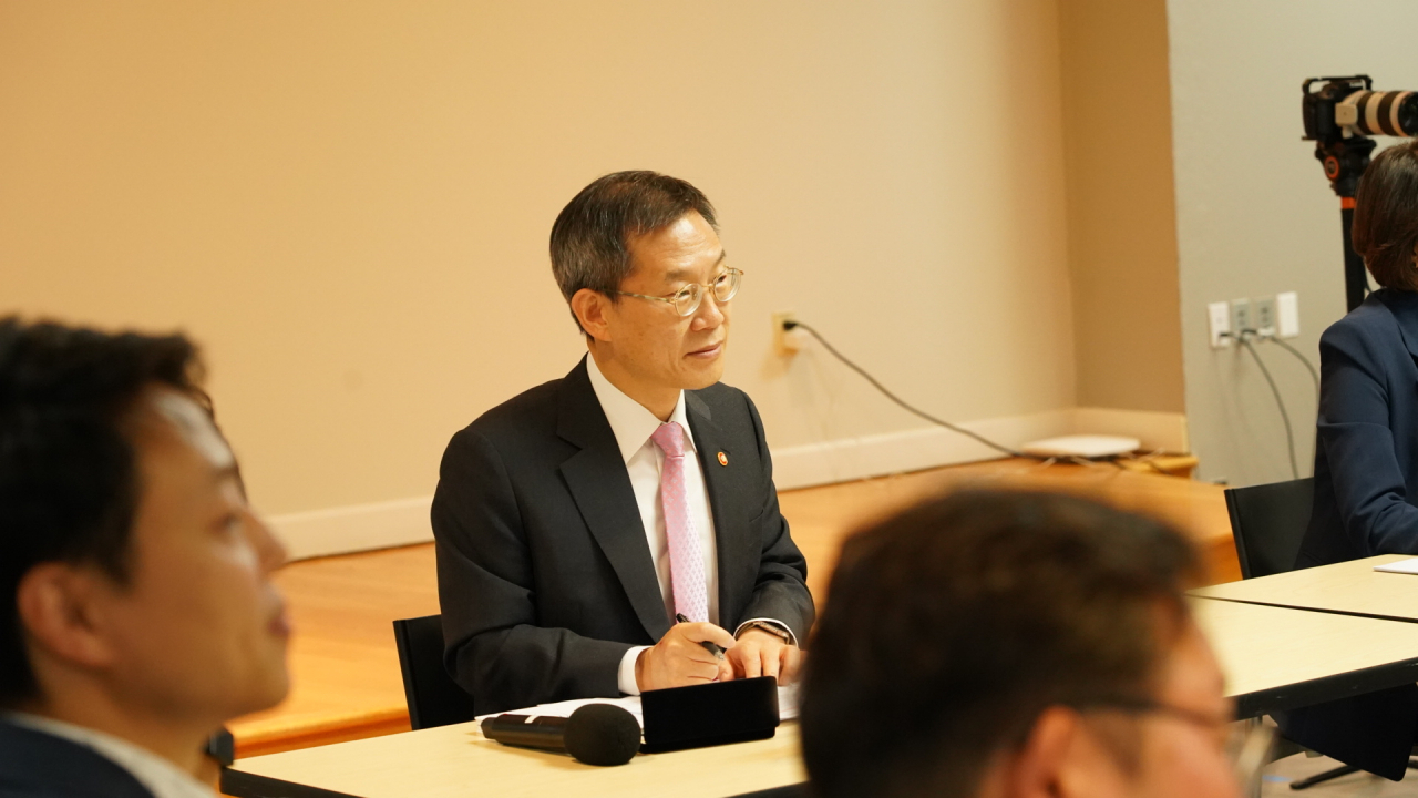 이종호 과학기술정보통신부 장관은 18일 미국 실리콘밸리를 찾아 국내 스타트업 관계자 및 투자자, 개발자 등과 간담회를 가졌다. [과학기술정보통신부 제공]