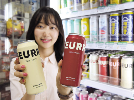 편의점 GS25는 버터맥주로 불리는 스페셜티 맥주 뵈르비어를 이달 30일부터 선보인다. [GS25 제공]