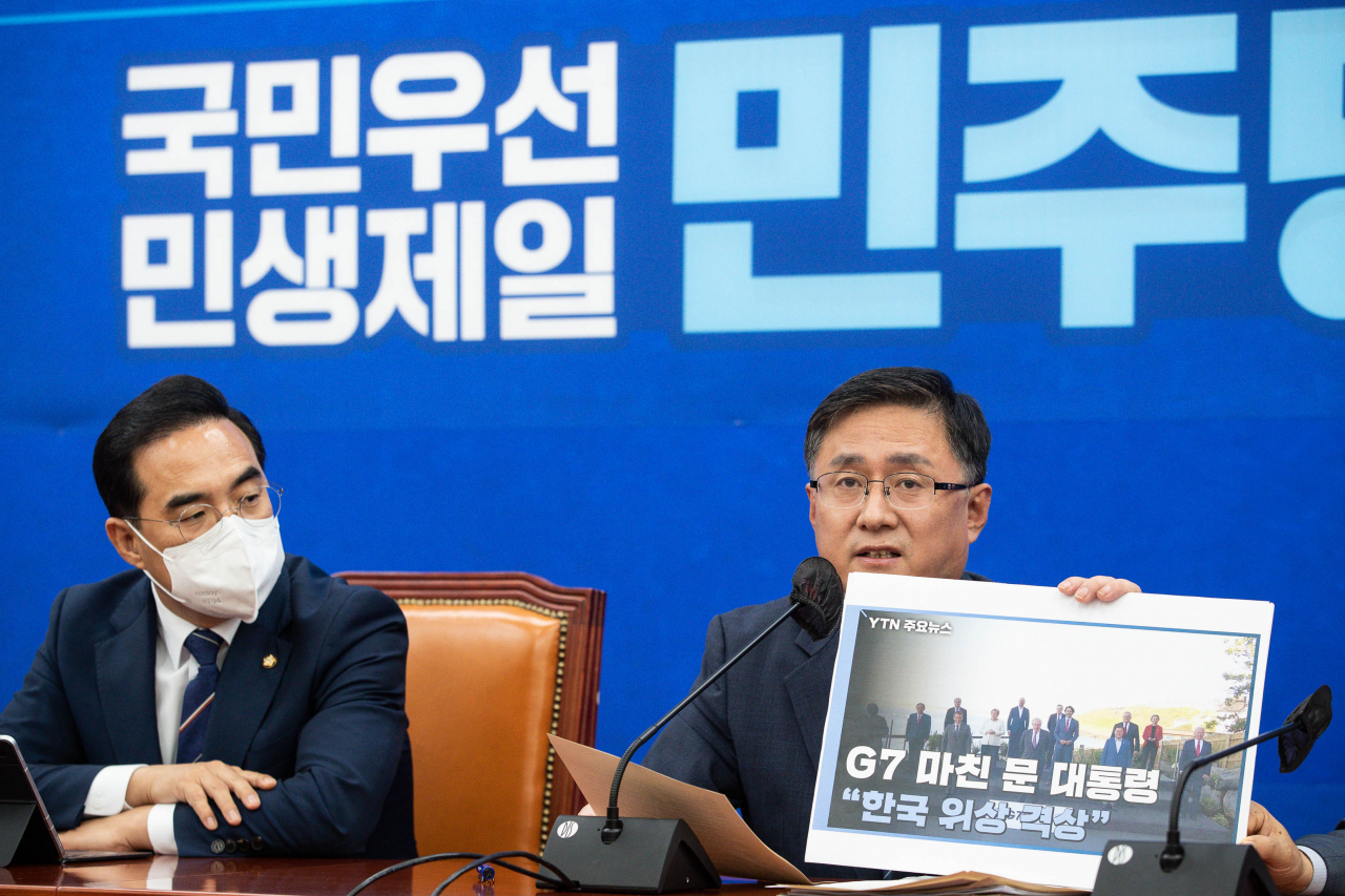 더불어민주당 김성환 정책위의장이 20일 서울 여의도 국회에서 열린 원내대책회의에서 발언하고 있다. 연합뉴스