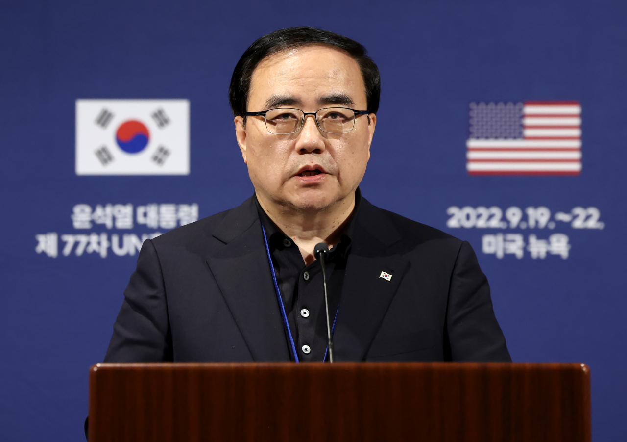 김성한 국가안보실장이 19일(현지시간) 미국 뉴욕 쉐라톤 뉴욕 타임스퀘어호텔 내 프레스센터에서 윤석열 대통령의 유엔총회 기조연설과 관련해 브리핑을 하고 있다. [연합]