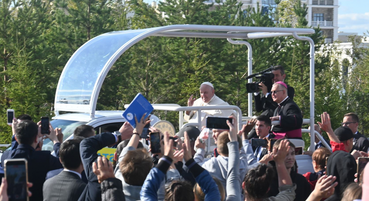 Pope Francis meets Kazakhstan’s Catholic community at the Expo site in Nur-Sultan on Wednesday. (Sanjay Kumar/The Korea Herald)