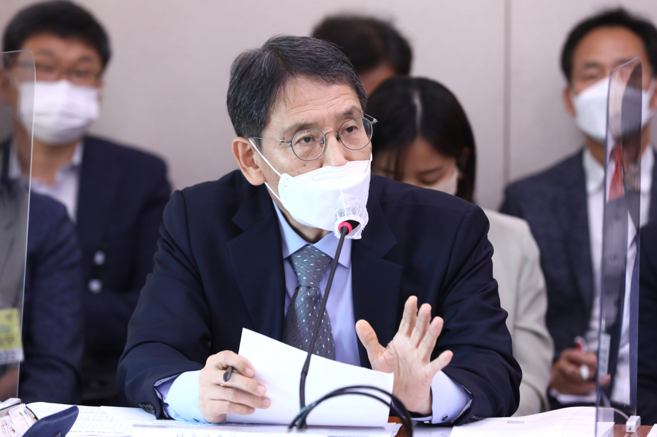김상범 서울교통공사 사장이 20일 오전 국회에서 열린 여성가족위원회 전체회의에서 의원 질의에 답변하고 있다. [연합]