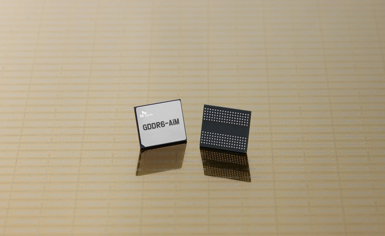 SK하이닉스가 개발한 차세대 메모리반도체 PIM이 적용된 ‘GDDR6-AiM’. [SK하이닉스 제공]