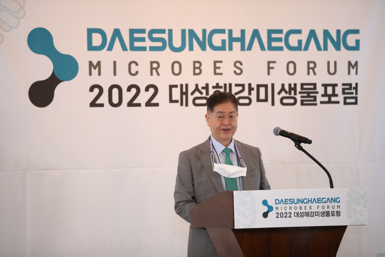 김영훈 대성그룹 회장이 20일 서울 중구 웨스틴조선호텔에서 열린 ‘2022 대성해강미생물포럼’에서 환영사를 하고 있다. [대성그룹 제공]