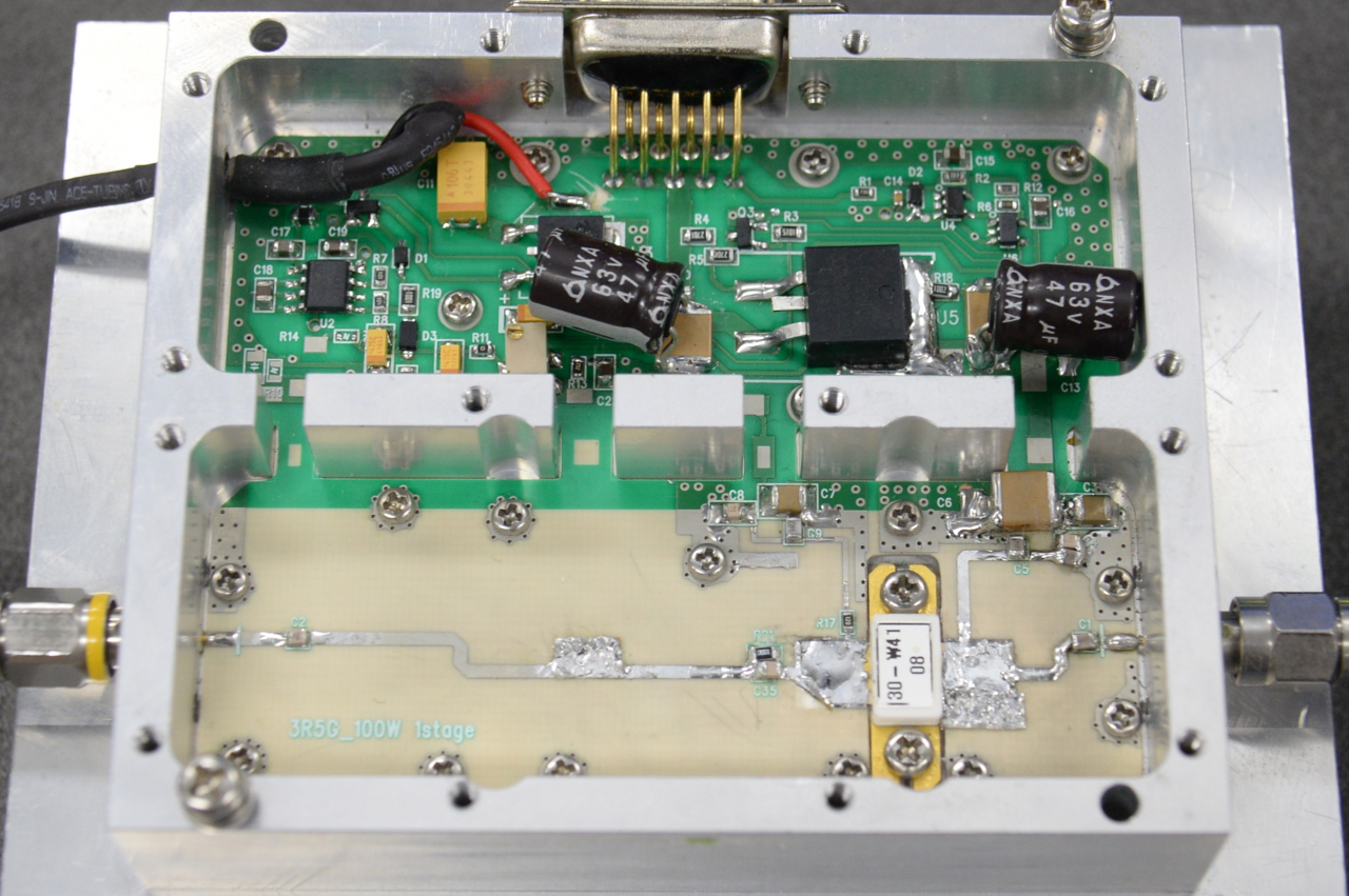 개발된 S대역 300W 질화갈륨(GaN) 전력소자 성능검증 모듈.[ETRI 제공]