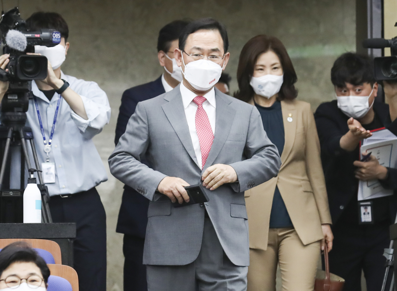 국민의힘 주호영 원내대표가 22일 서울 여의도 국회에서 열린 의원총회에 참석하고 있다. [사진=이상섭 기자]