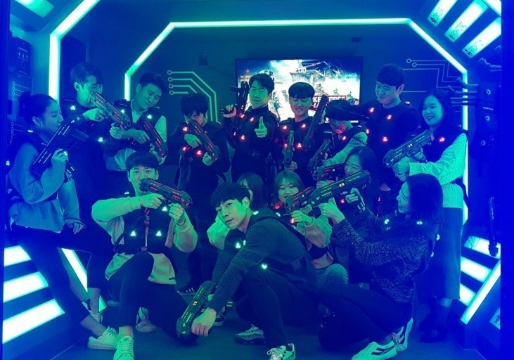 Visitors pose for a photo at Laser X in Mapo-gu, western Seoul. (Laser X‘s Instagram)