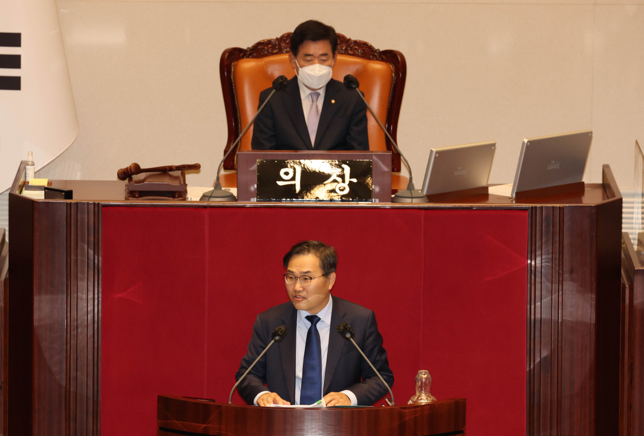 21일 국회에서 열린 본회의 경제에 관한 대정부질문에서 홍석준 국민의힘 의원이 질문하고 있다. 이상섭 기자