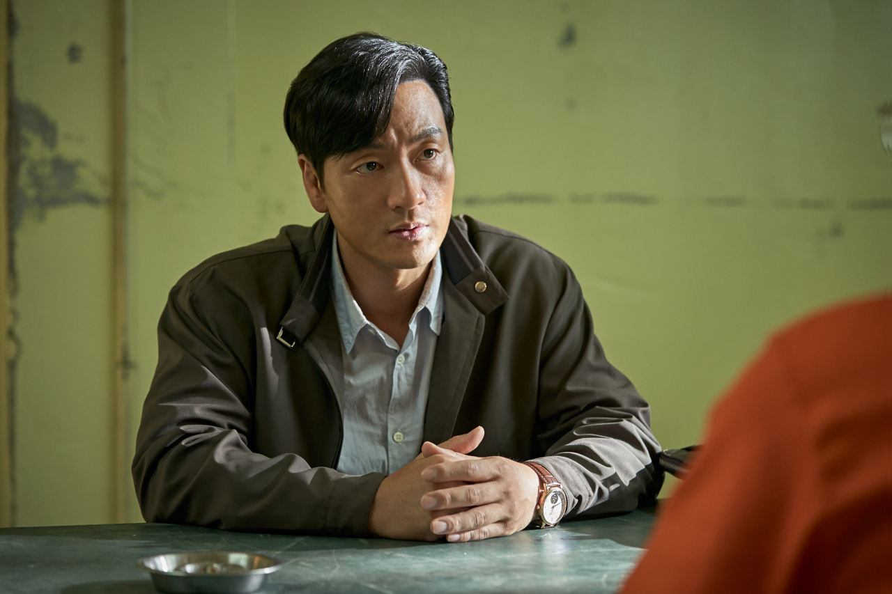 Korean intelligence agent Choi Chang-ho (played by Park Hae-soo) meets Kang In-gu for the first time in “Narco-Saints.” (Netflix)