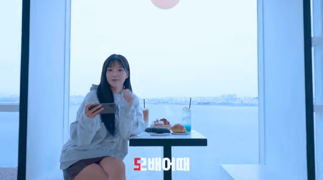 크래프톤의 가상인간 위니가 여기어때와 콜라보한 '누사어때' 영상에 등장했다.[출처 여기어때]