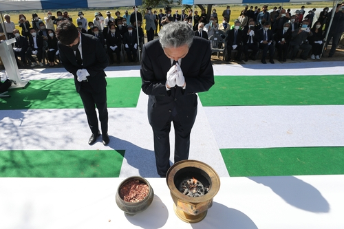 전 일본 총리, “일본 무한 사죄해야 한다”…왜구 시신 묻힌 왜덕산 위령제