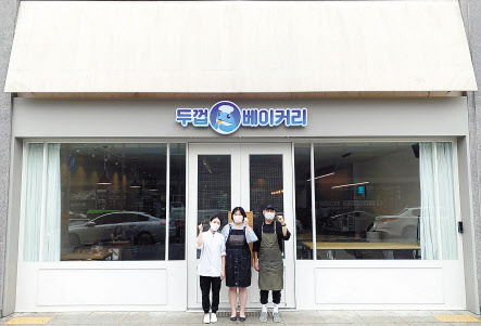 지난 7월 자활기업으로 전환한 하이트진로의 청년 자립 지원 프로젝트 1호점 ‘두껍베이커리 창원점’. [하이트진로 제공]