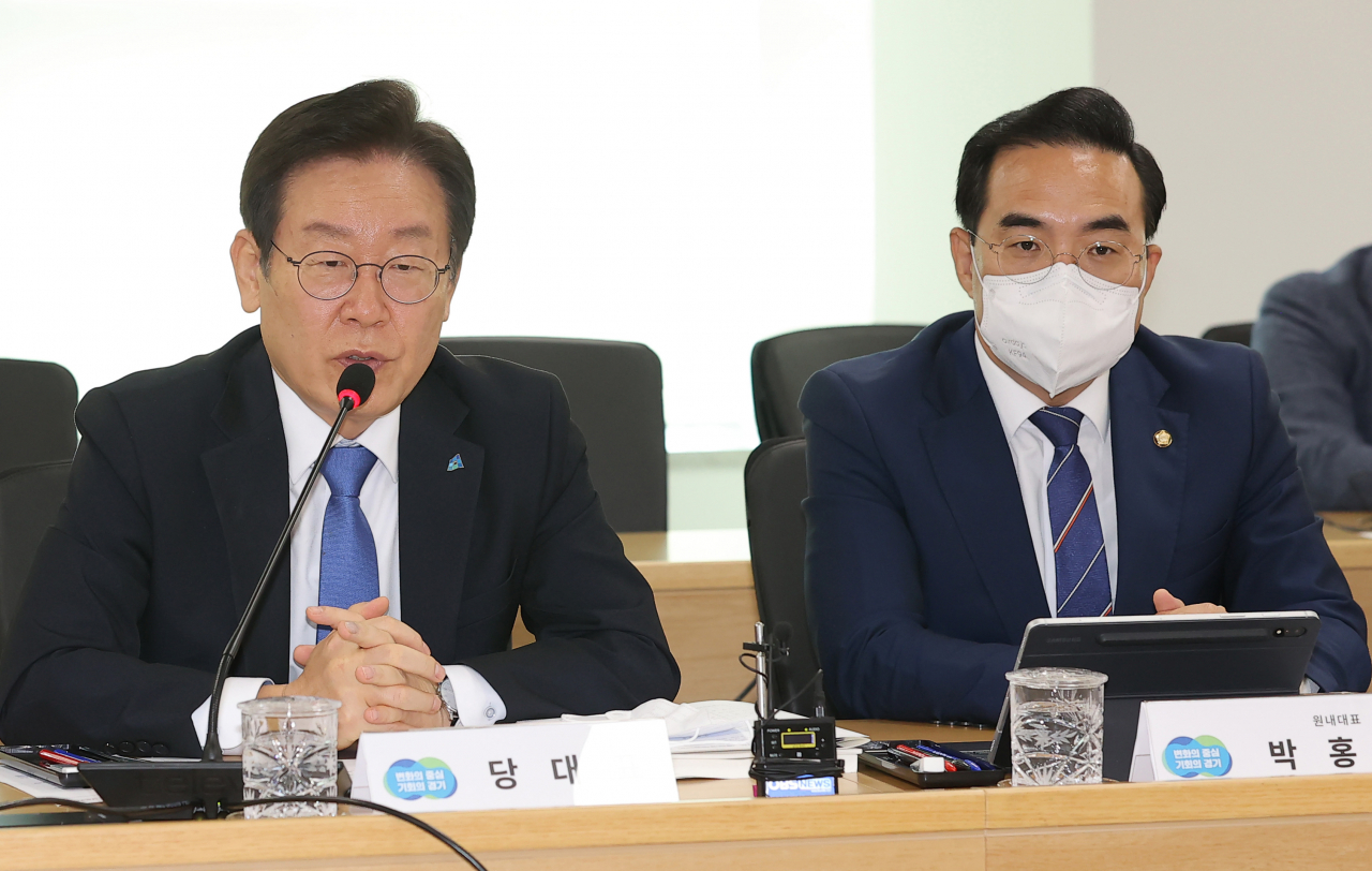 더불어민주당 이재명 대표가 26일 경기도 수원시 경기도청에서 열린 더불어민주당 경기도 예산정책협의회에서 발언하고 있다. 이상섭 기자.