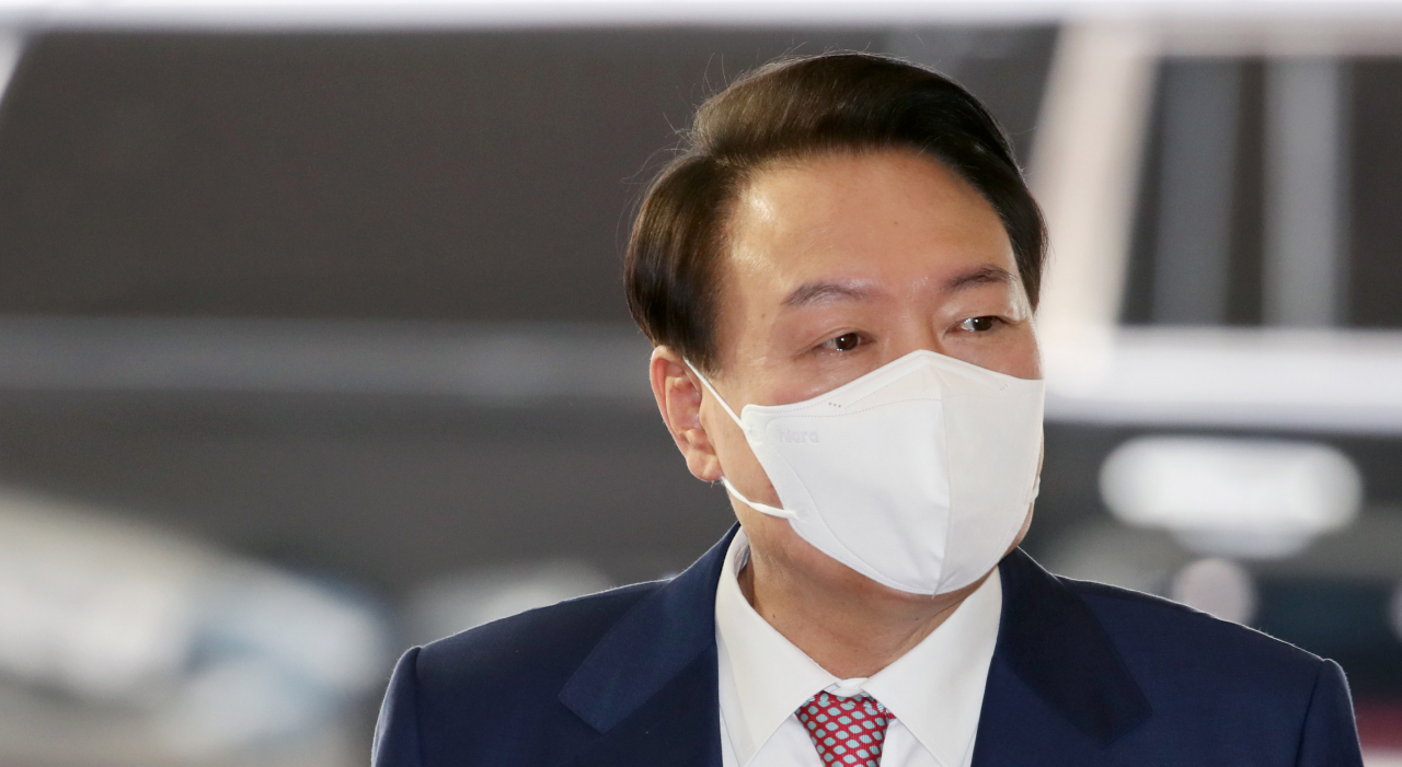 영국·미국·캐나다 순방을 마치고 귀국한 윤석열 대통령이 26일 오전 서울 용산 대통령실 청사로 출근하고 있다. [연합]