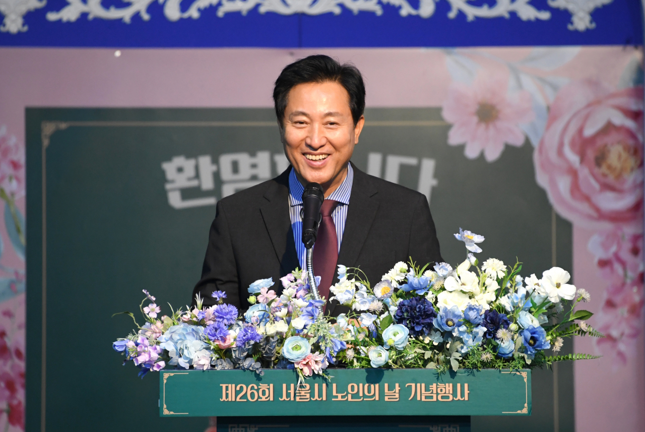 오세훈 서울시장이 26일 오전 서울 종로구 실버영화관에서 열린 ‘제26회 노인의 날 기념식’에서 말하고 있다. [연합]