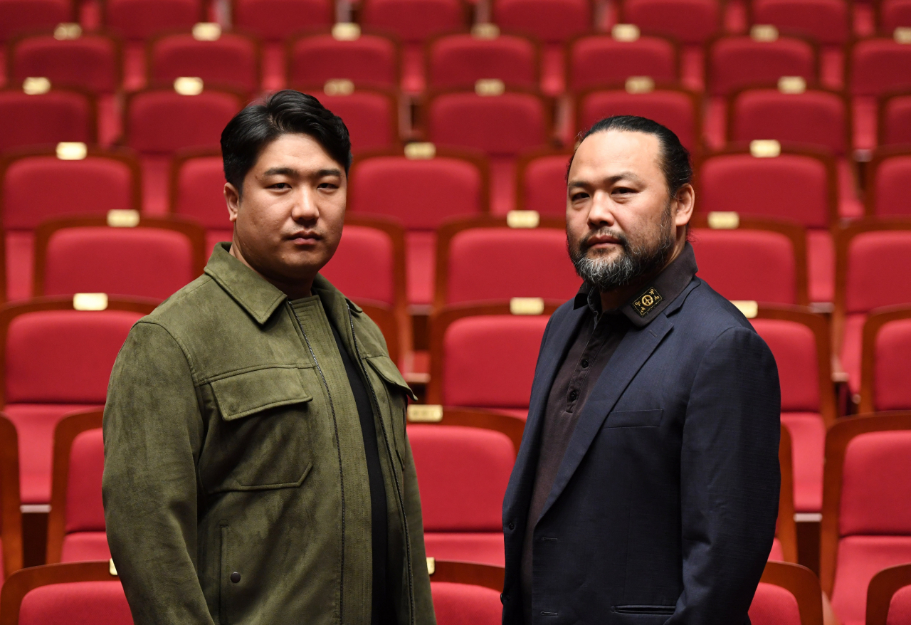 19년의 시간을 건너 뛰어 사무엘윤, 김기훈은 서로의 도플갱어가 됐다. [마포아트센터]