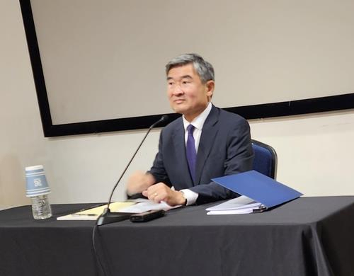 South Korean Ambassador to the United States Cho Tae-yong speaks during a meeting with reporters in Washington on Monday. (Joint Press Corps-Yonhap)