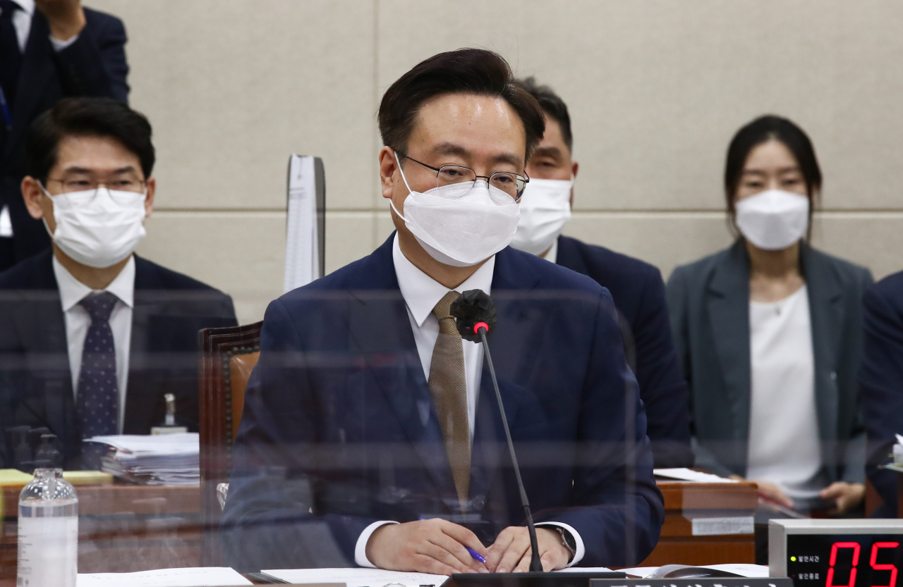 조규홍 보건복지부 장관 후보자가 27일 국회 보건복지위원회에서 열린 인사청문회에서 의원질의에 답변하고 있다. [연합]