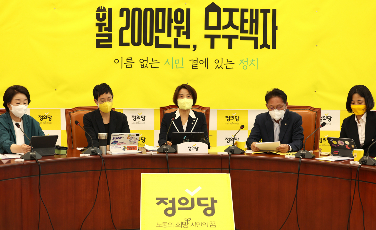 정의당 이은주 비상대책위원장이 27일 국회에서 열린 의원총회에서 발언하고 있다. 연합뉴스