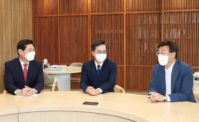 왼쪽부터 이상일용인시장, 김동연 경기지사. 신상진 성남시장.