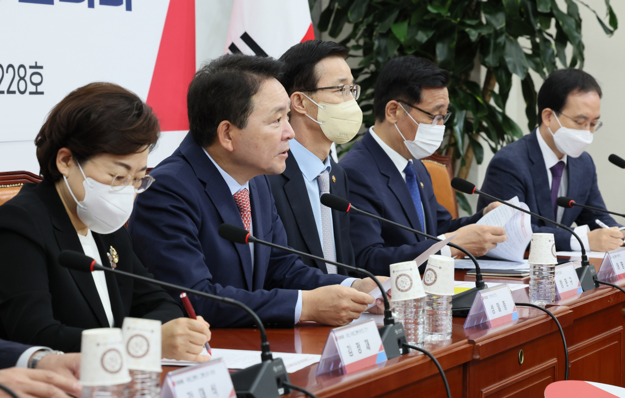 국민의힘 성일종 정책위의장이 28일 오전 국회에서 열린 심야 택시 승차난 해소방안 마련을 위한 당·정협의회에서 발언하고 있다. 이상섭 기자