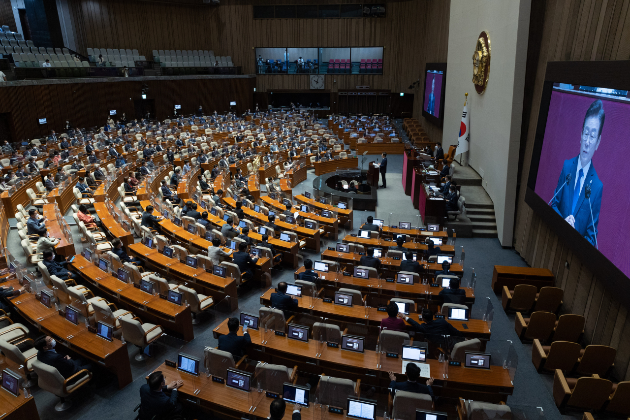 더불어민주당 이재명 대표가 28일 서울 여의도 국회에서 열린 본회의에서 교섭단체 대표연설을 하고 있다. [연합]