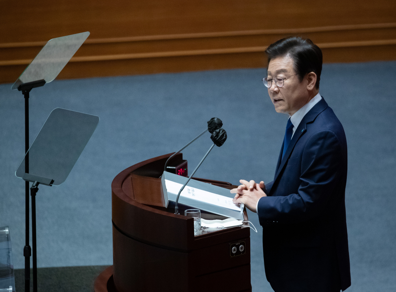 더불어민주당 이재명 대표가 28일 서울 여의도 국회에서 열린 본회의에서 교섭단체 대표연설을 하고 있다. [연합]