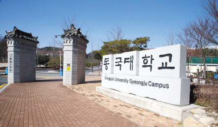 IT분야의 급격한 성장과 취업 난의 여파로 2020년께부터 캠퍼스의 인문학과 위축 현상이 두드러지고 있다. 서울 소재 대학에서 인문학과는 통폐합을 거치며 수가 줄어드는 반면, ‘귀하신 몸’대우를 받고 있는 이공계 계열 학과는 정부의 인재양성 계획과 맞물리면서 대폭 신설되는 추세다.