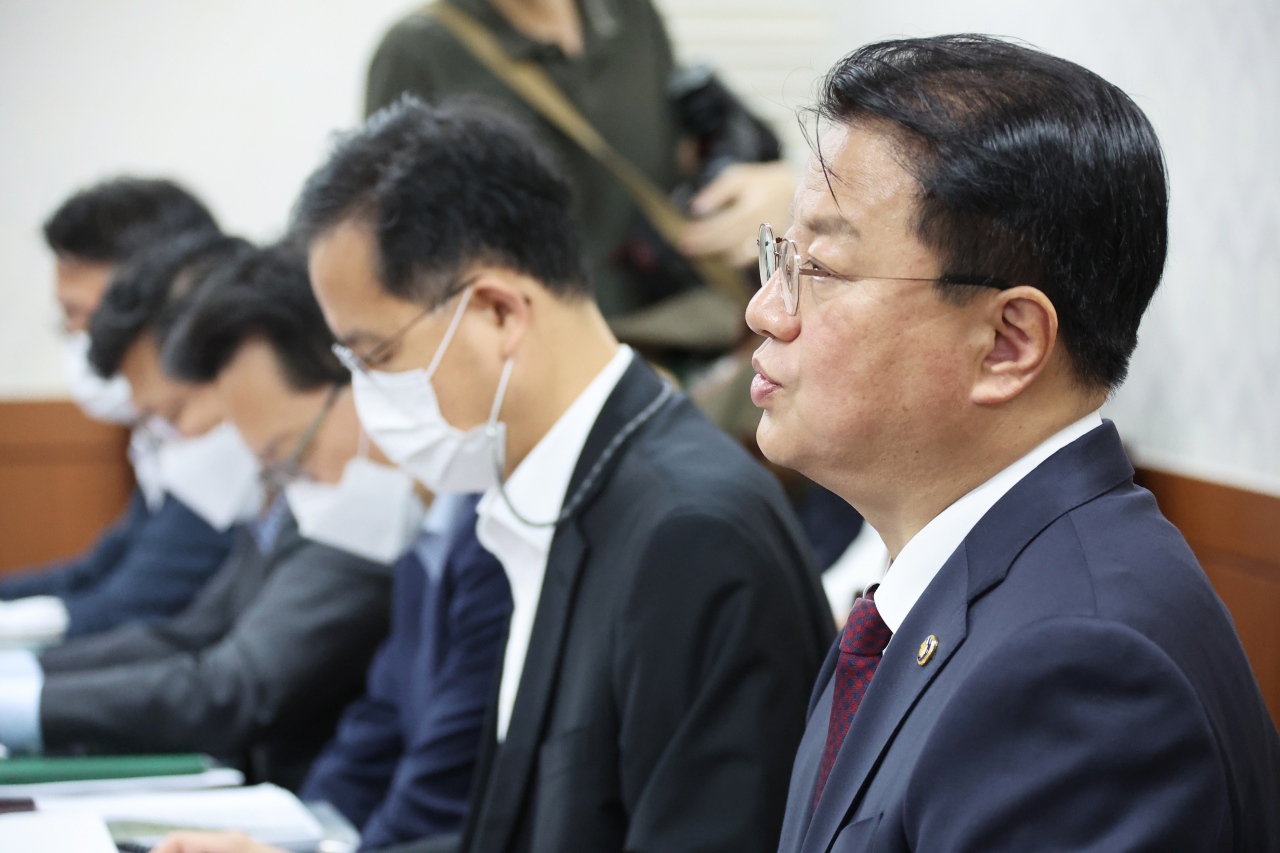 방기선 기획재정부 1차관이 23일 정부서울청사에서 열린 비상경제차관회의를 주재하고 있다. 연합뉴스