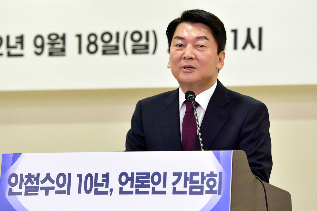 안철수 국민의힘 의원이 18일 국회의원회관에서 열린 정치입문 10주년 기자간담회에서 발언하고 있다. [연합]