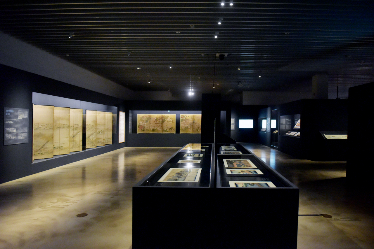View of exhibition, “Scenes Around Sumidagawa River in Edo Tokyo,” at the Seoul Museum of History (Seoul Museum of History)