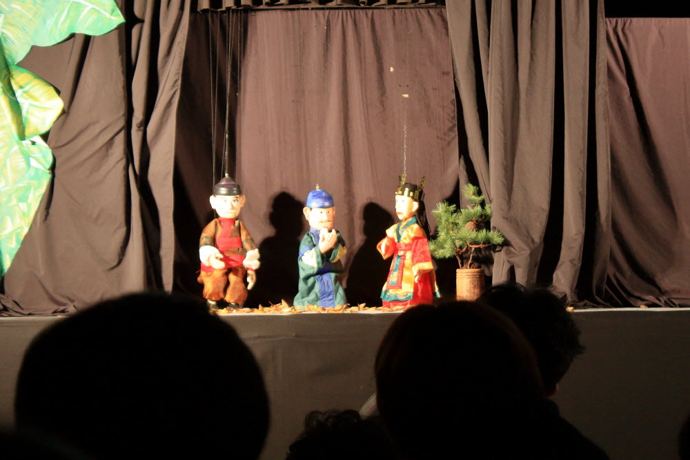A puppet show at the last year‘s Cultural Heritage Night Tour in Gyeongju, North Gyeongsang Province (Gyeongju City)