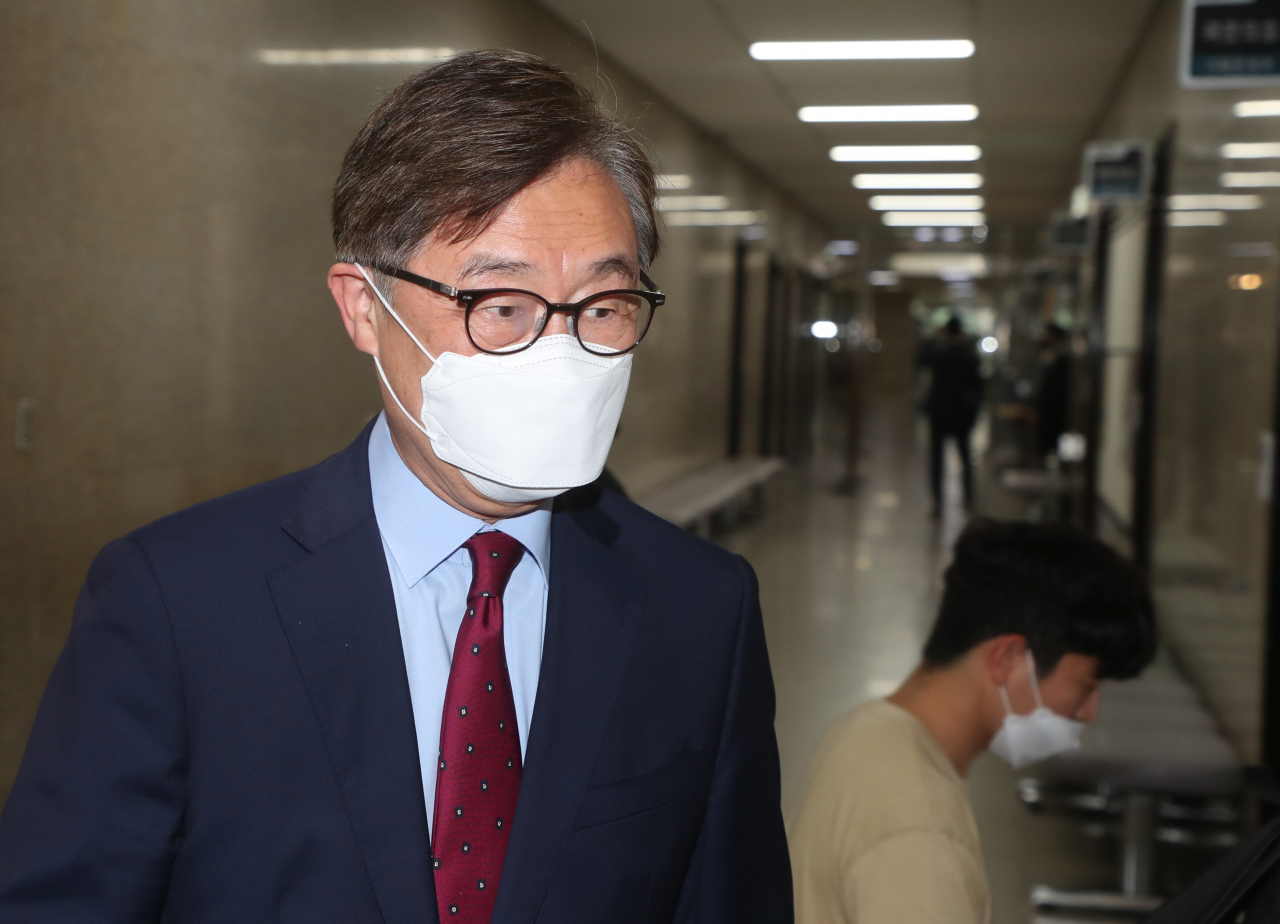 국민의힘 최재형 혁신위원장이 5일 오후 국회에서 비공개로 열린 혁신위원회 전체회의에 참석하고 있다. [연합]