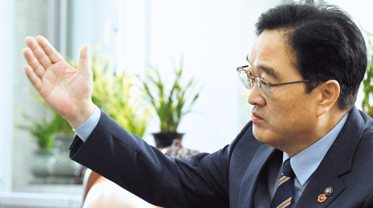 더불어민주당 소속 우원식 국회 예산결산특별위원회 위원장이 지난 28일 국회에서 헤럴드경제와 인터뷰를 하고 있다. 임세준 기자